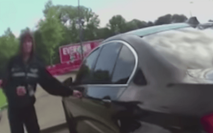 Watch murderer pull up at police station with stabbing victim in the passenger seat