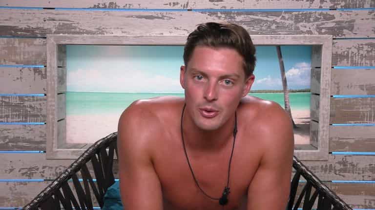 Alex finally met someone on Love Island and everyone loves it Alex finally met someone on Love Island and everyone loves it