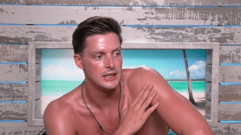 Everyone had the same reaction to Rosie pieing Alex on Love Island Everyone had the same reaction to Rosie pieing Alex on Love Island