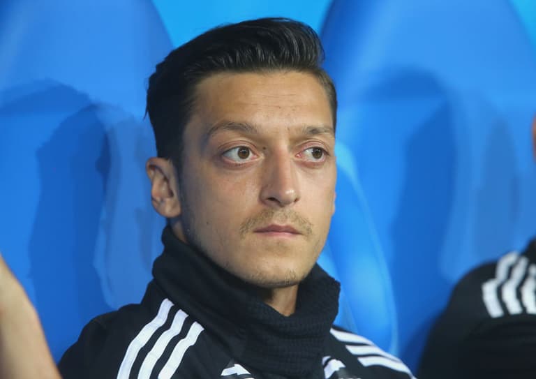 Mesut Ozil’s agent fires back at criticism from Uli Hoeness Mesut Ozil’s agent fires back at criticism from Uli Hoeness