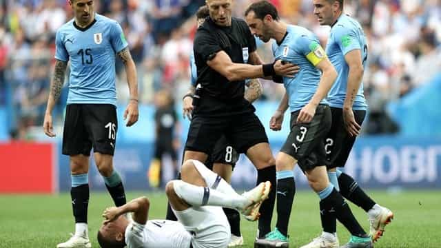 Everyone made the same joke about Kylian Mbappe’s embarrassing dive Everyone made the same joke about Kylian Mbappe’s embarrassing dive