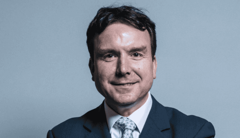 Tory minister resigns after bombarding two women with “daddy” text messages Tory minister resigns after bombarding two women with “daddy” text messages
