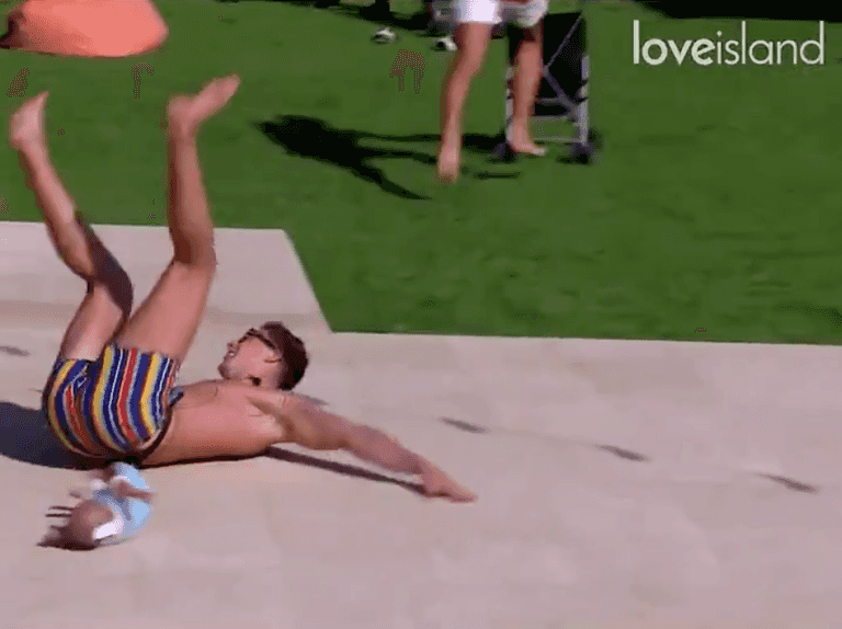 Fans lose their minds after Dr Alex stacks it on Love Island Fans lose their minds after Dr Alex stacks it on Love Island