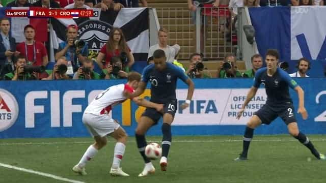 Ivan Strinic’s handsy attempt to stop Kylian Mbappe did not go unnoticed Ivan Strinic’s handsy attempt to stop Kylian Mbappe did not go unnoticed