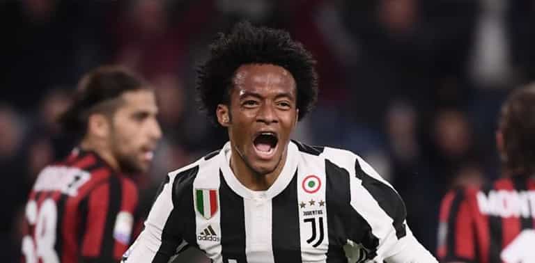 Juan Cuadrado hands over his number seven shirt to Cristiano Ronaldo Juan Cuadrado hands over his number seven shirt to Cristiano Ronaldo