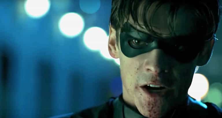Robin swears at Batman in the trailer for DC’s new TV show, and people find it hilarious Robin swears at Batman in the trailer for DC’s new TV show, and people find it hilarious