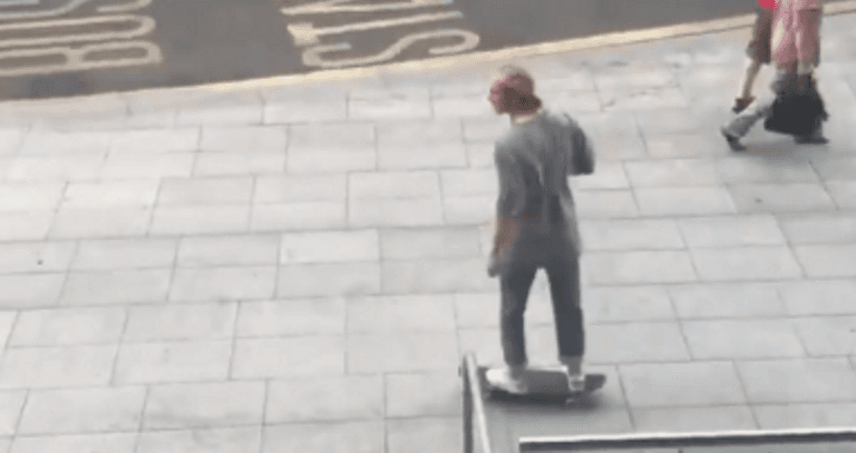 Everton’s Tom Davies is spending his summer skateboarding through streets of Liverpool Everton’s Tom Davies is spending his summer skateboarding through streets of Liverpool