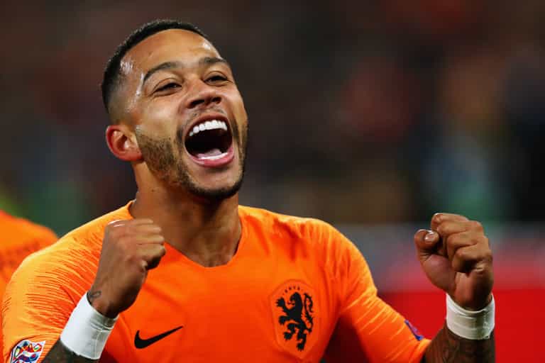 Memphis Depay shuts down Saint-Étienne fans for their cruel banner Memphis Depay shuts down Saint-Étienne fans for their cruel banner