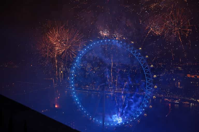 Sadiq Khan uses London NYE fireworks to troll Theresa May and Brexit Sadiq Khan uses London NYE fireworks to troll Theresa May and Brexit