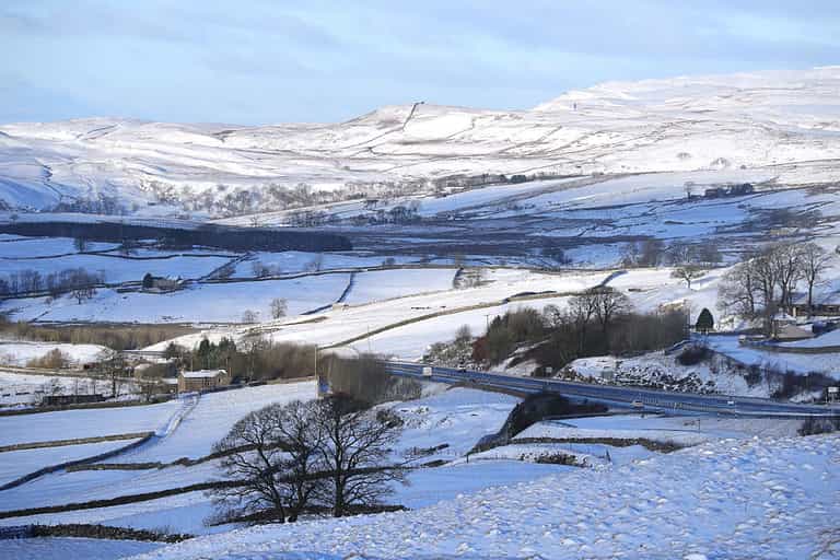 Met Office warns of plummeting temperatures and ‘thundersnow’ risk Met Office warns of plummeting temperatures and ‘thundersnow’ risk