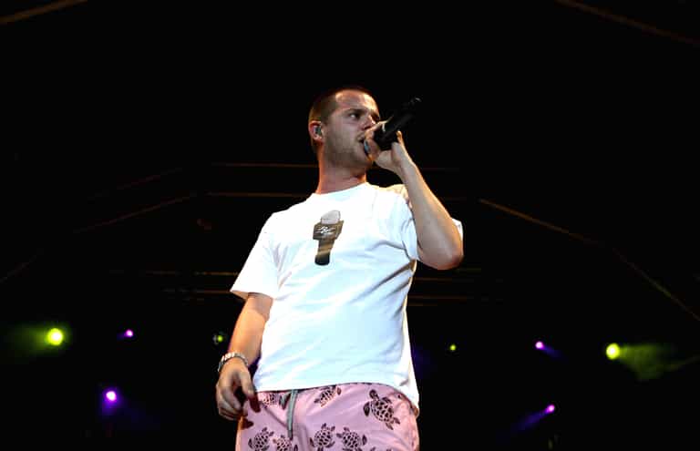 The Streets’ Mike Skinner dislocates shoulder after crowdsurfing at homecoming gig The Streets’ Mike Skinner dislocates shoulder after crowdsurfing at homecoming gig