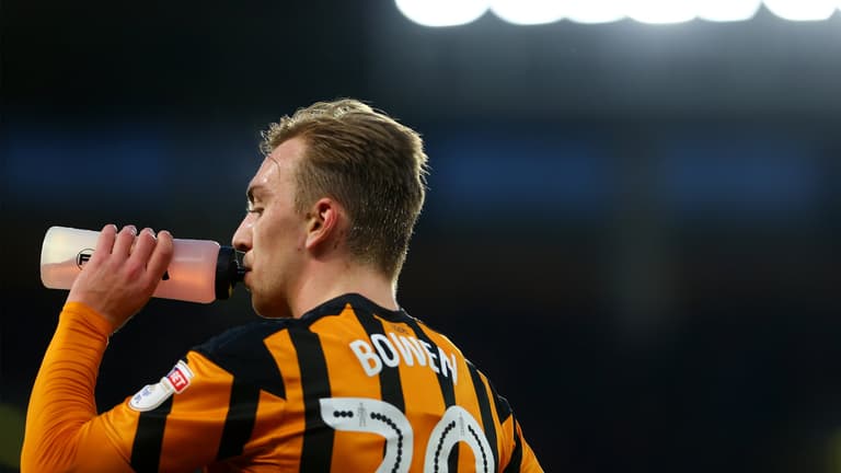 Tottenham eyeing up Hull City forward as temporary Harry Kane replacement Tottenham eyeing up Hull City forward as temporary Harry Kane replacement