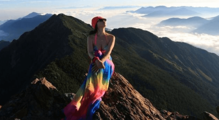 ‘Bikini hiker’ Gigi Wu dies after fall on solo climb ‘Bikini hiker’ Gigi Wu dies after fall on solo climb
