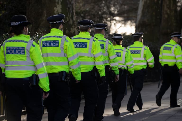 Police warn paedophile hunters to stop vigilantism after five arrested in Leeds Police warn paedophile hunters to stop vigilantism after five arrested in Leeds