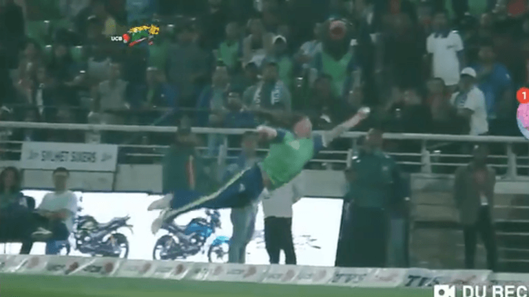 Watch Jason Roy pull off outrageous athletic catch in T20 match Watch Jason Roy pull off outrageous athletic catch in T20 match