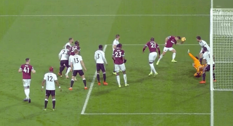WATCH: Javier Hernandez uses hand to equalise for West Ham WATCH: Javier Hernandez uses hand to equalise for West Ham