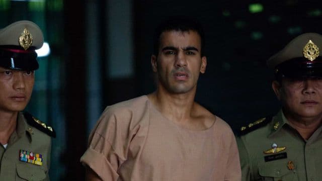 Refugee footballer Hakeem al-Araibi freed by Thailand Refugee footballer Hakeem al-Araibi freed by Thailand