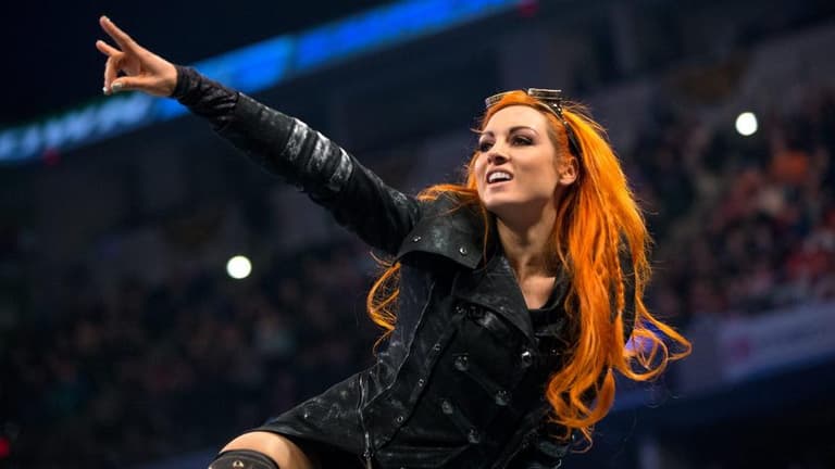 WWE star runs to assist fan suffering a seizure at signing event WWE star runs to assist fan suffering a seizure at signing event