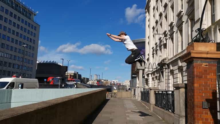 Teenage parkour star Cian Basquille on why the HONOR View20 is the best phone to shoot on Teenage parkour star Cian Basquille on why the HONOR View20 is the best phone to shoot on