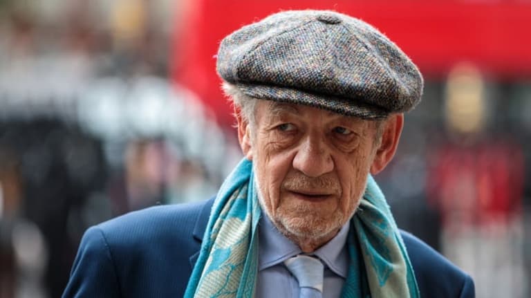 Ian McKellen issues apology over remarks about Kevin Spacey and Bryan Singer Ian McKellen issues apology over remarks about Kevin Spacey and Bryan Singer
