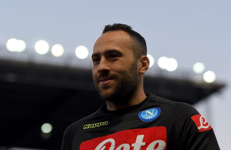 David Ospina collapses after head injury during Napoli game David Ospina collapses after head injury during Napoli game