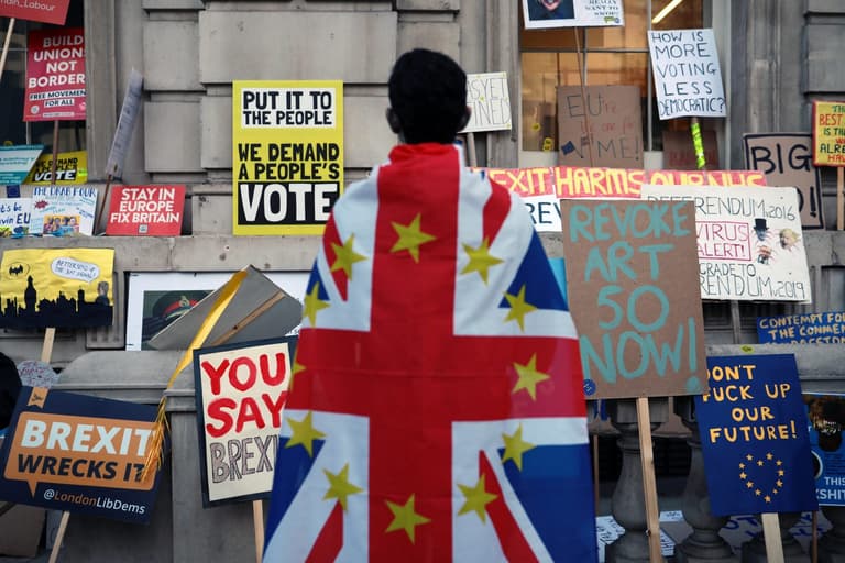 A step-by-step guide to making a protest placard that will go viral online A step-by-step guide to making a protest placard that will go viral online