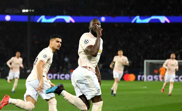 Romelu Lukaku turned towards Di Maria immediately after Manchester United’s late goal Romelu Lukaku turned towards Di Maria immediately after Manchester United’s late goal