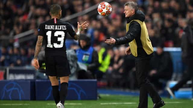 Ole Gunnar Solskjaer explains why he wore a bib for Manchester United win over PSG Ole Gunnar Solskjaer explains why he wore a bib for Manchester United win over PSG