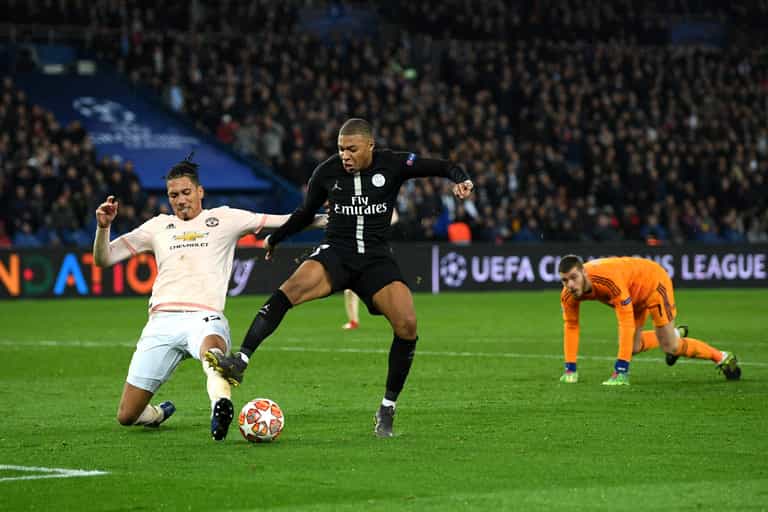 Chris Smalling’s last-ditch tackle to deny Kylian Mbappe summed up Manchester United’s night against PSG Chris Smalling’s last-ditch tackle to deny Kylian Mbappe summed up Manchester United’s night against PSG
