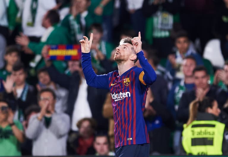 Lionel Messi gets standing ovation from Real Betis fans for stunning hat-trick Lionel Messi gets standing ovation from Real Betis fans for stunning hat-trick
