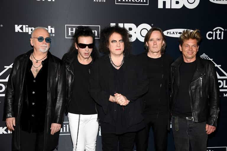 The Cure’s Robert Smith has absolutely incredible response to overly perky American interviewer The Cure’s Robert Smith has absolutely incredible response to overly perky American interviewer