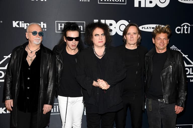 The Cure’s Robert Smith has absolutely incredible response to overly perky American interviewer The Cure’s Robert Smith has absolutely incredible response to overly perky American interviewer