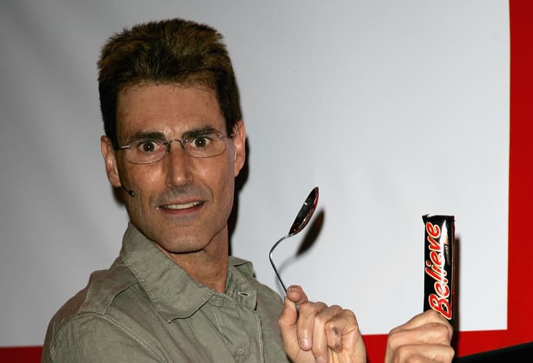 Uri Geller urges Britons to ‘telepathically stop’ Brexit at the same ‘very mystical time’ Uri Geller urges Britons to ‘telepathically stop’ Brexit at the same ‘very mystical time’