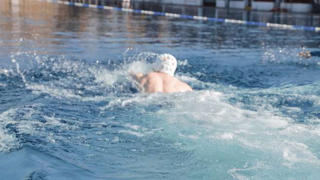 Training for cold water acclimatisation in a freezing, unheated pool Training for cold water acclimatisation in a freezing, unheated pool