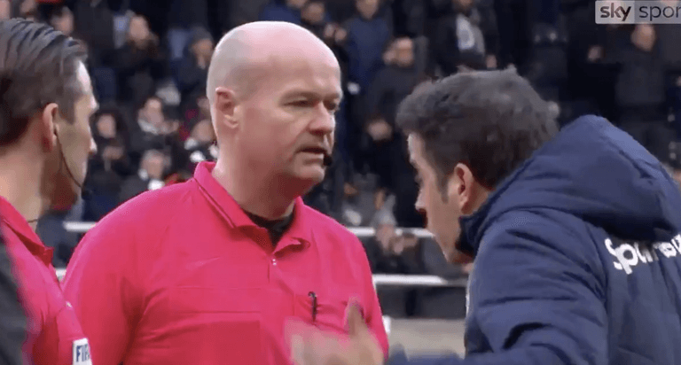 Marco Silva confronts Lee Mason and officials after Everton lose at Newcastle Marco Silva confronts Lee Mason and officials after Everton lose at Newcastle