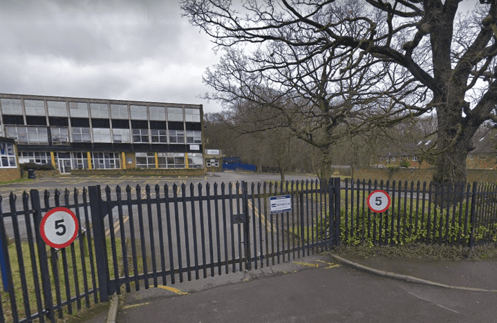 Teenager ‘stabbed in neck’ near college in east London Teenager ‘stabbed in neck’ near college in east London