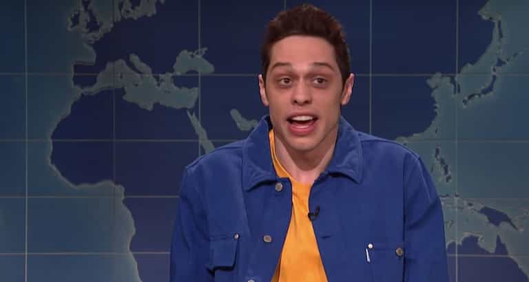Pete Davidson compares supporters of the Catholic Church to R. Kelly fans Pete Davidson compares supporters of the Catholic Church to R. Kelly fans