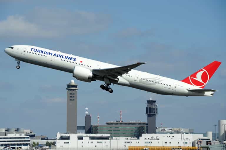 32 injured as severe turbulence tosses passengers on flight to New York 32 injured as severe turbulence tosses passengers on flight to New York