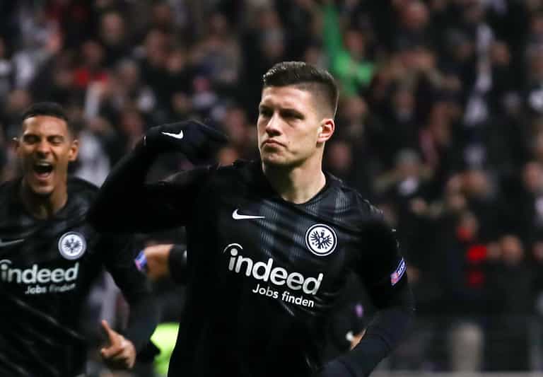 Manchester United and Barcelona target ‘wants to stay’ in Bundesliga, says player’s father Manchester United and Barcelona target ‘wants to stay’ in Bundesliga, says player’s father