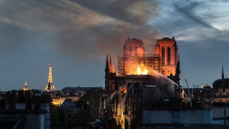 PSG offer 500 tickets to Paris firefighters who extinguished Notre Dame fire PSG offer 500 tickets to Paris firefighters who extinguished Notre Dame fire