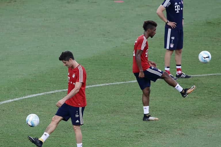 Kingsley Coman and Robert Lewandowski reportedly trade punches during Bayern Munich training Kingsley Coman and Robert Lewandowski reportedly trade punches during Bayern Munich training
