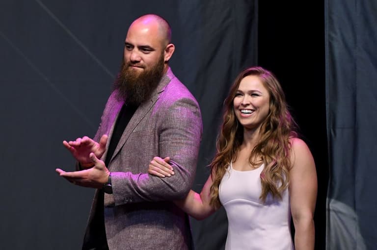 Travis Browne punches ‘fan’ who attacked WWE legend Bret Hart Travis Browne punches ‘fan’ who attacked WWE legend Bret Hart