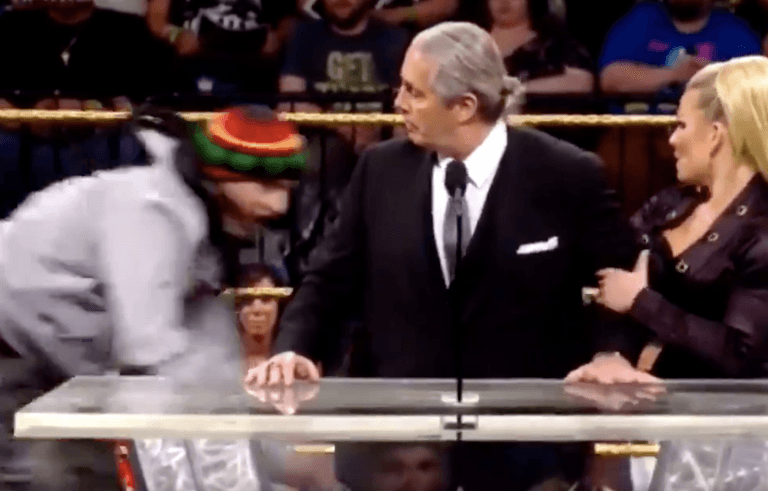 Bret Hart attacked by fan at WWE Hall of Fame ceremony Bret Hart attacked by fan at WWE Hall of Fame ceremony