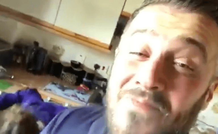 Hungover man wakes up in complete stranger’s house and their reactions are priceless Hungover man wakes up in complete stranger’s house and their reactions are priceless