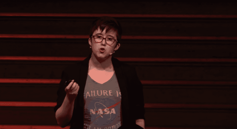 Journalist Lyra McKee shot dead in Derry ‘terrorist incident’ Journalist Lyra McKee shot dead in Derry ‘terrorist incident’