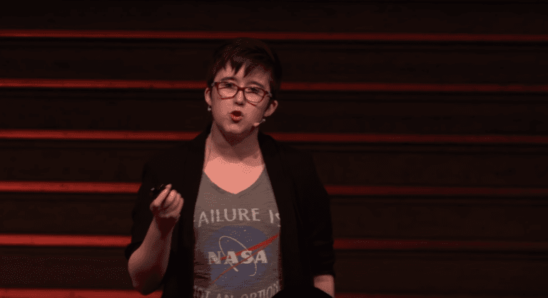Journalist Lyra McKee shot dead in Derry ‘terrorist incident’ Journalist Lyra McKee shot dead in Derry ‘terrorist incident’