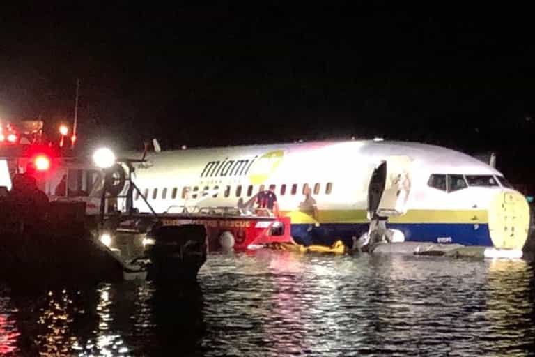 Boeing 737 skids into river after attempting to land during thunderstorm Boeing 737 skids into river after attempting to land during thunderstorm