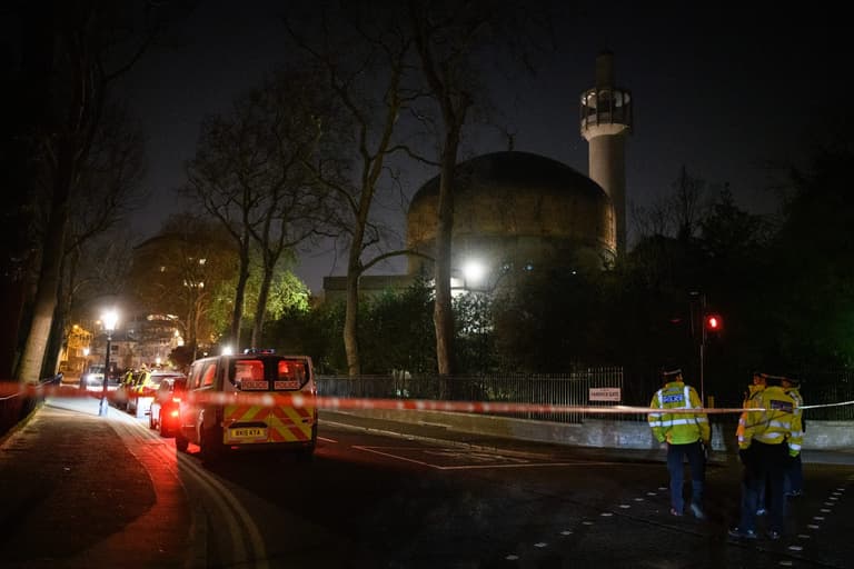 Two teenagers in life-threatening condition after ‘linked’ stabbings Two teenagers in life-threatening condition after ‘linked’ stabbings