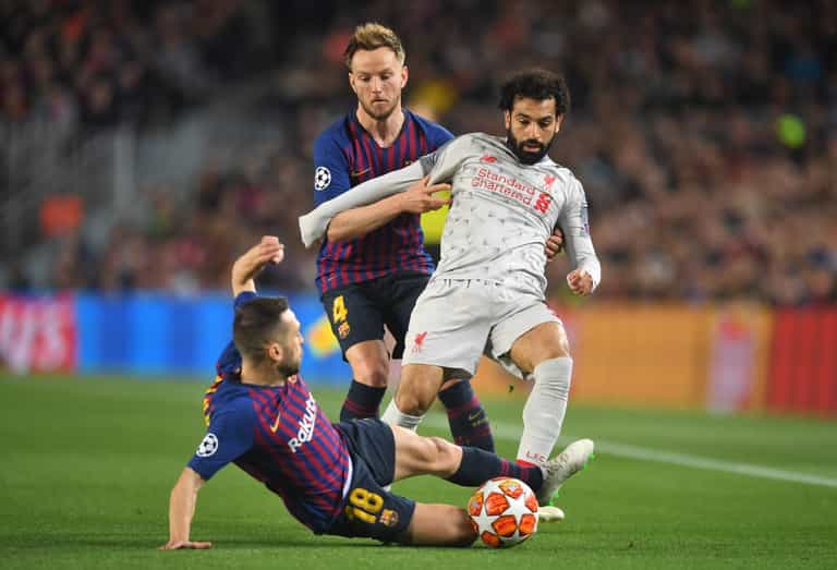Simon Mignolet on how he has been helping Mo Salah throughout season Simon Mignolet on how he has been helping Mo Salah throughout season