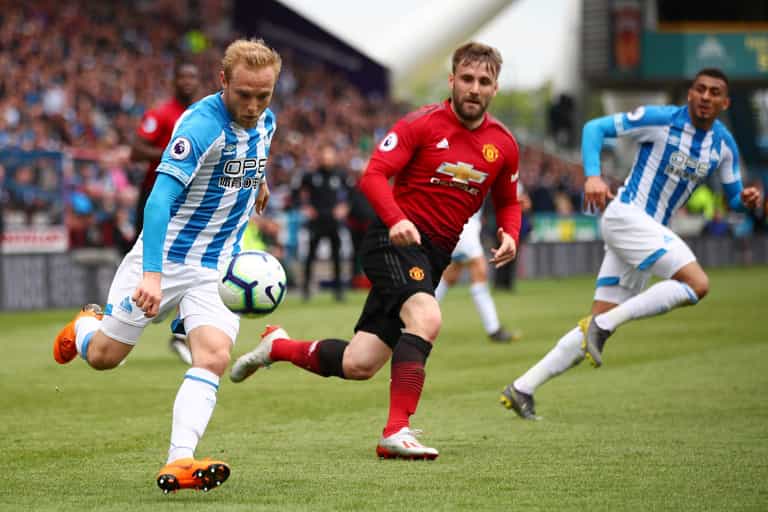 Man Utd fans question Luke Shaw’s effort levels using footage from Huddersfield draw Man Utd fans question Luke Shaw’s effort levels using footage from Huddersfield draw